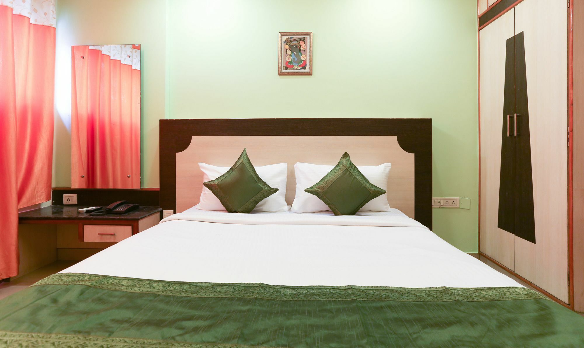 Treebo Trip Grand Regency Hotel Bangalore Luaran gambar